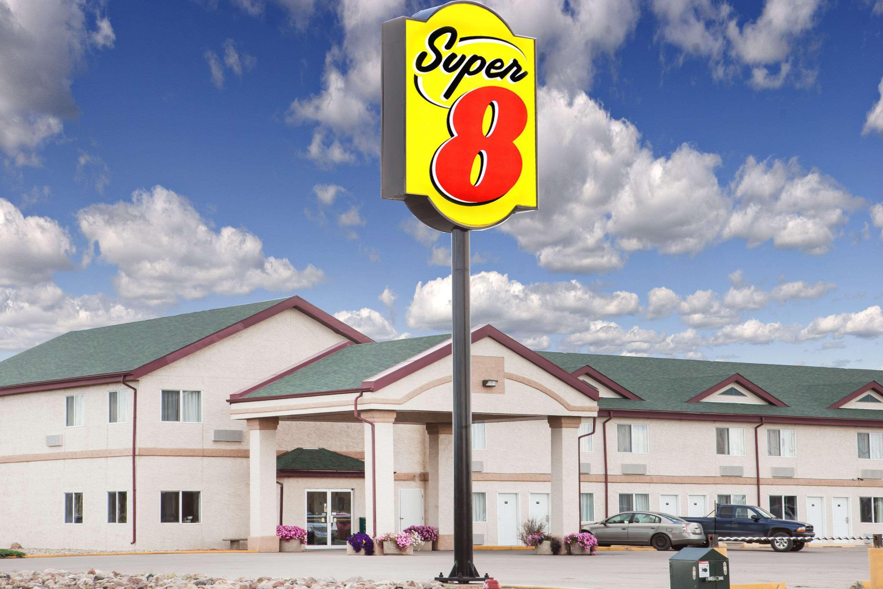 Super 8 By Wyndham Kindersley Εξωτερικό φωτογραφία