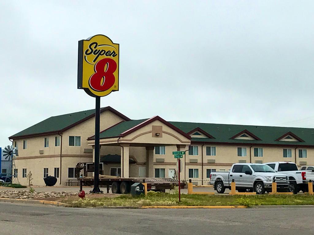 Super 8 By Wyndham Kindersley Εξωτερικό φωτογραφία