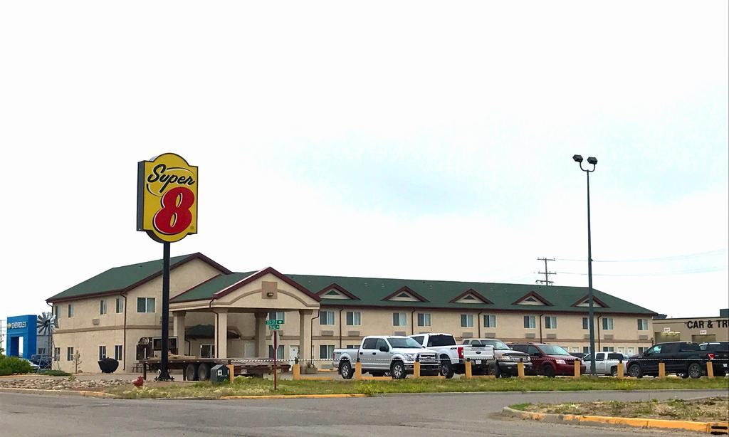 Super 8 By Wyndham Kindersley Εξωτερικό φωτογραφία