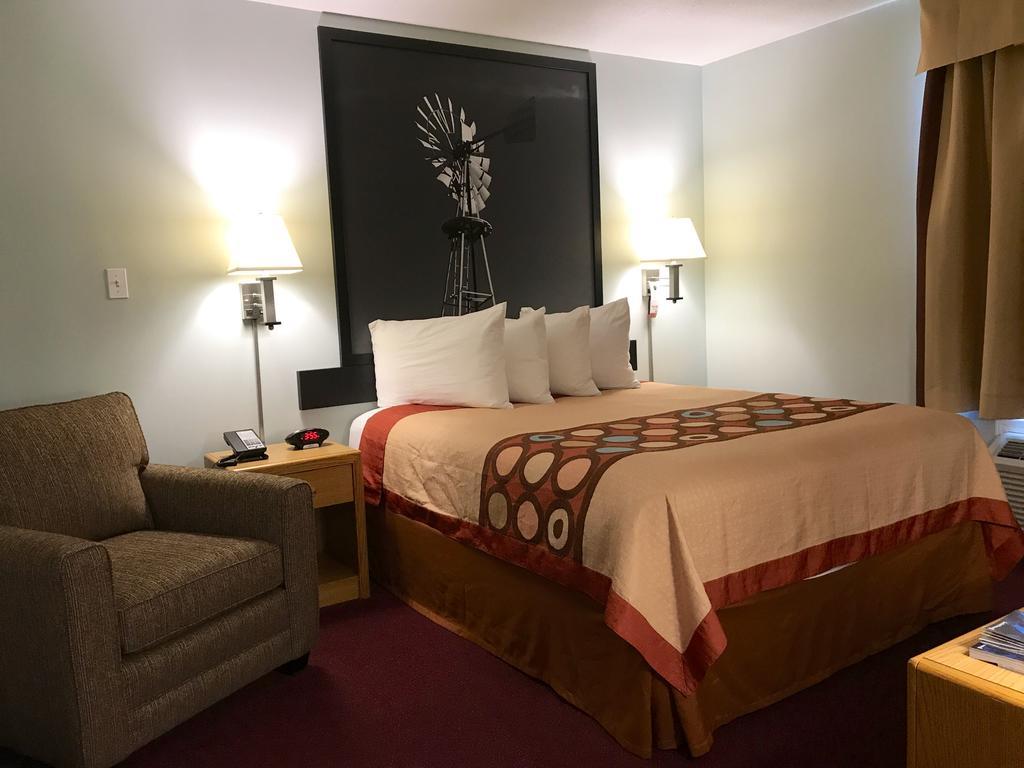 Super 8 By Wyndham Kindersley Εξωτερικό φωτογραφία