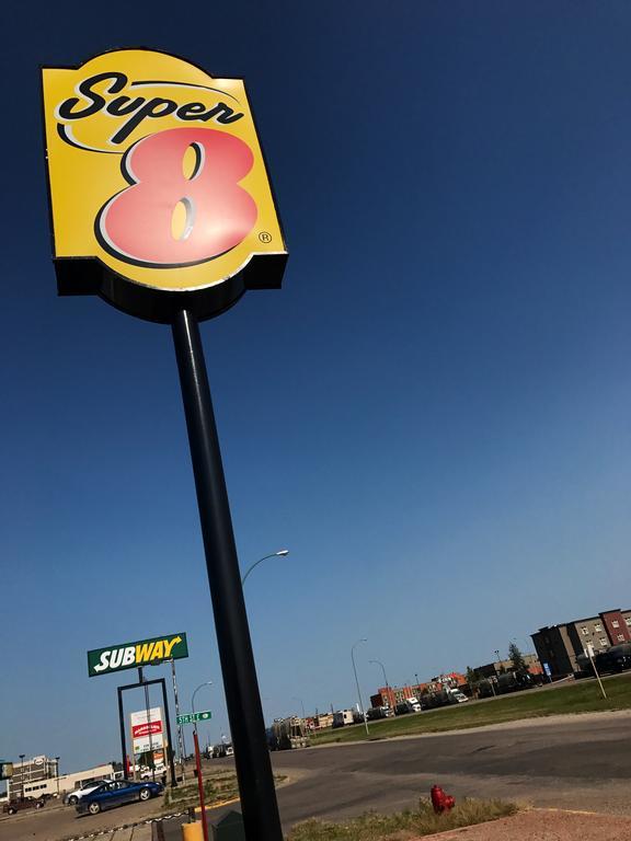 Super 8 By Wyndham Kindersley Εξωτερικό φωτογραφία