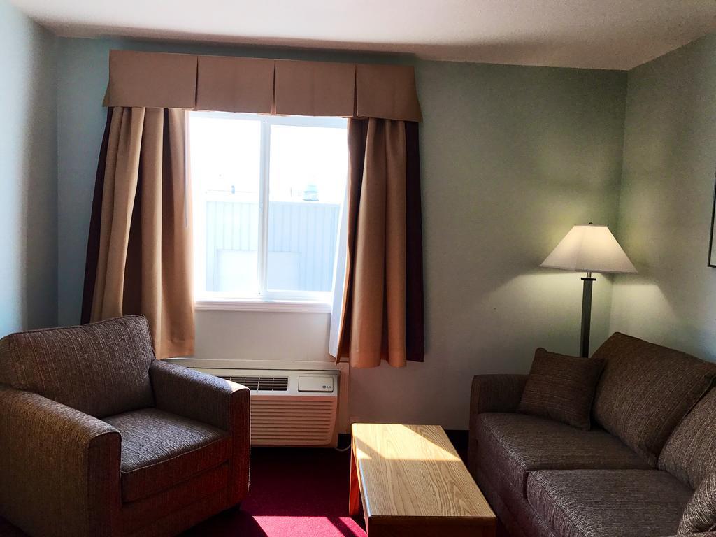 Super 8 By Wyndham Kindersley Εξωτερικό φωτογραφία